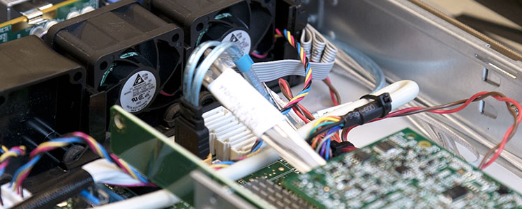 Standaard voorzien wij de hardware van onze servers van zeer strenge beveiligingssoftware. We werken continu aan de meest veilige webhosting.